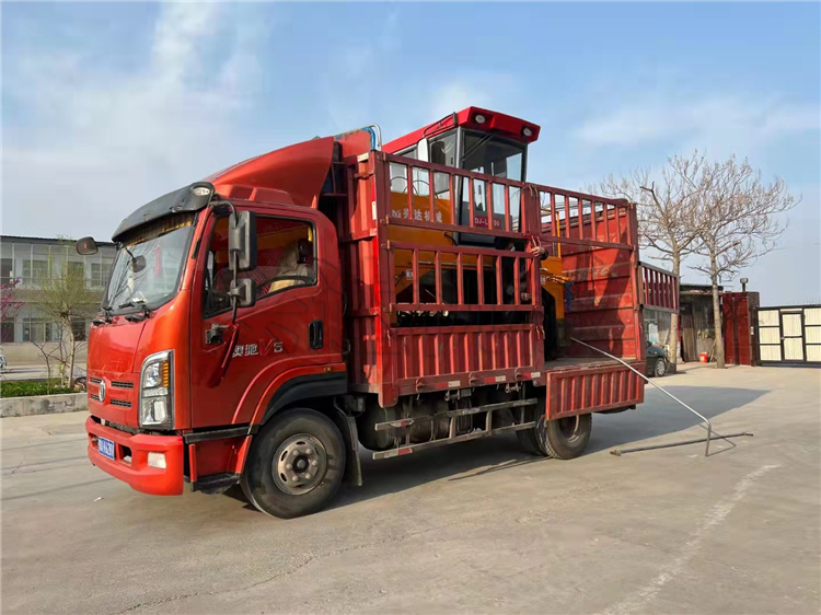 2500型履帶翻堆機(jī) 發(fā)往甘肅客戶現(xiàn)場