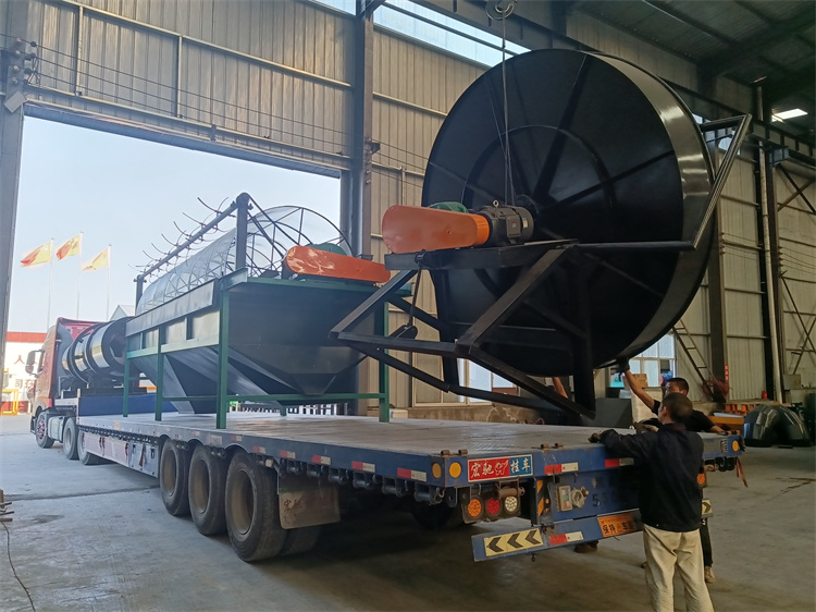 黑龍江客戶年產(chǎn)5萬噸顆粒有機(jī)肥生產(chǎn)線第七車發(fā)貨現(xiàn)場