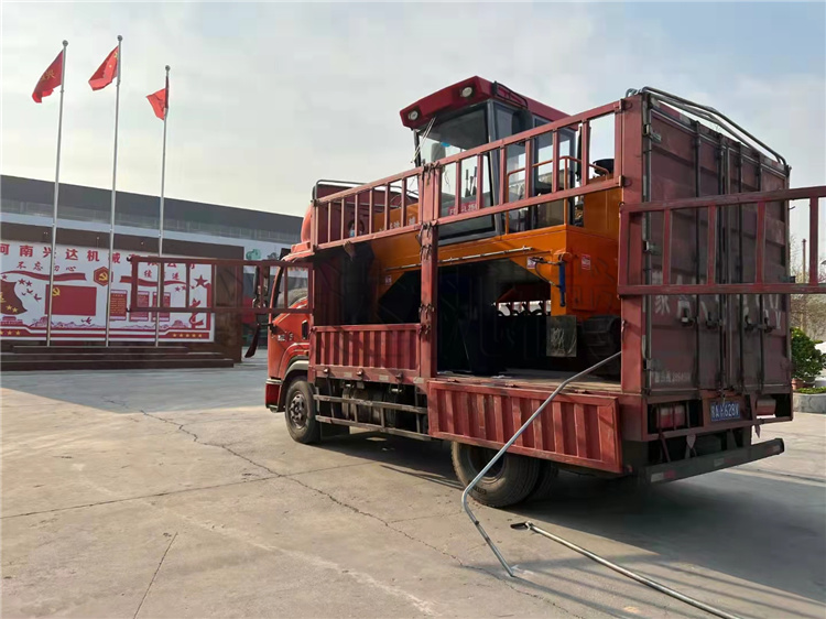 2500型履帶翻堆機(jī) 發(fā)往甘肅客戶現(xiàn)場