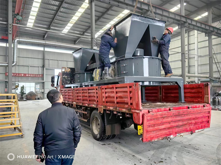 年產(chǎn)2萬鴨糞有機肥生產(chǎn)線發(fā)貨現(xiàn)場