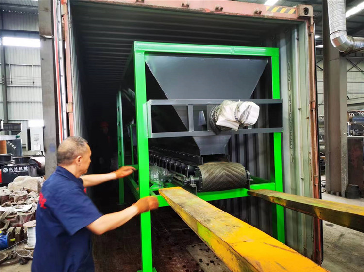 年產(chǎn)3萬(wàn)羊糞有機(jī)肥生產(chǎn)線發(fā)貨現(xiàn)場(chǎng)