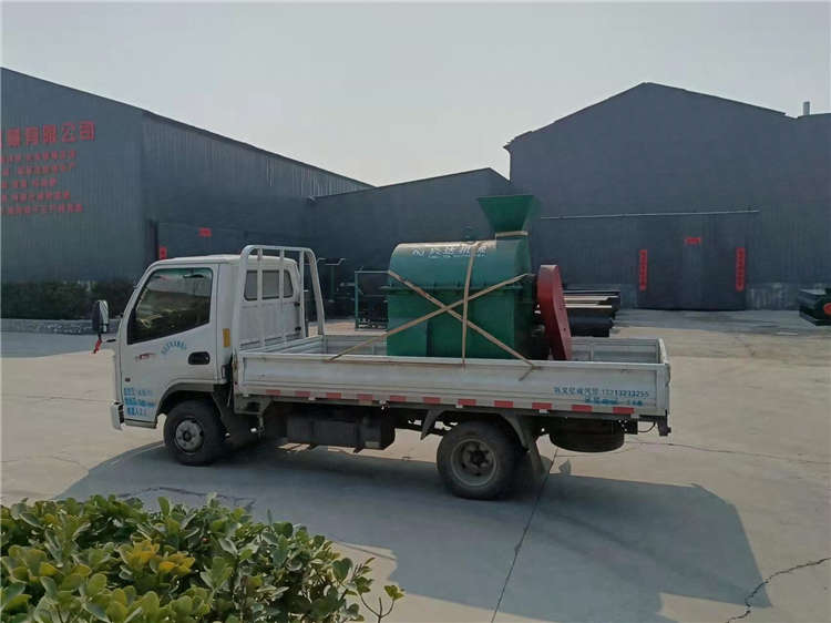 半濕物料臥式粉碎機(jī)發(fā)貨現(xiàn)場(chǎng)