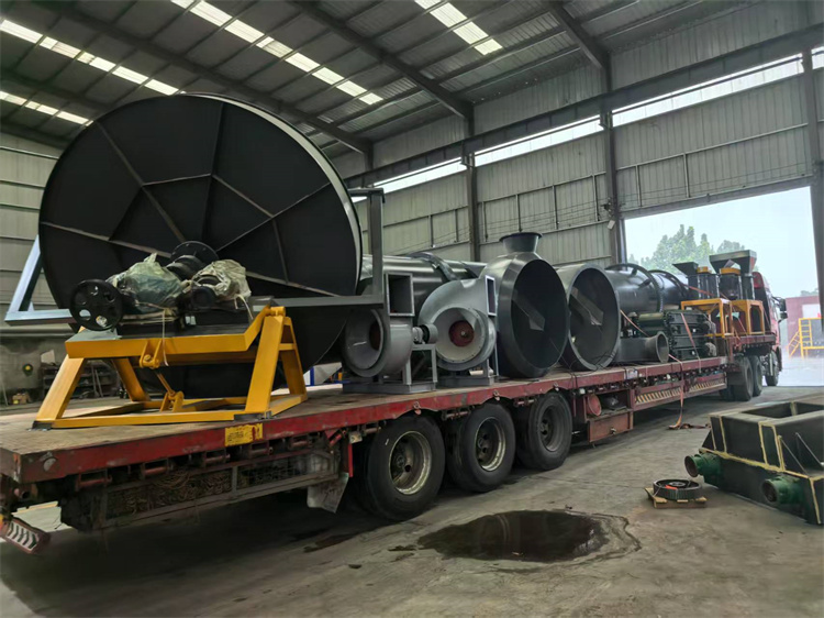 年產(chǎn)5萬牛糞有機(jī)肥生產(chǎn)線發(fā)貨現(xiàn)場