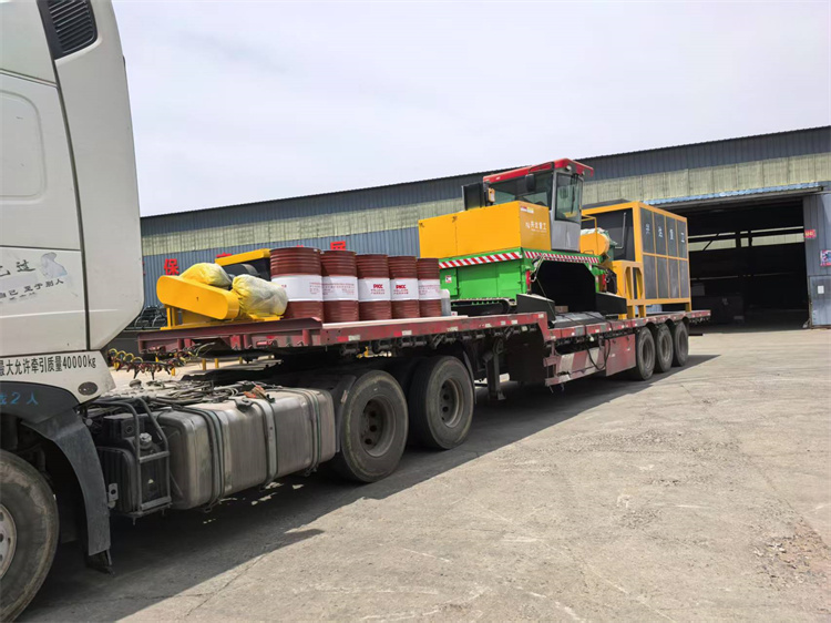 年產(chǎn)10萬噸有機(jī)肥粉狀生產(chǎn)線發(fā)貨現(xiàn)場