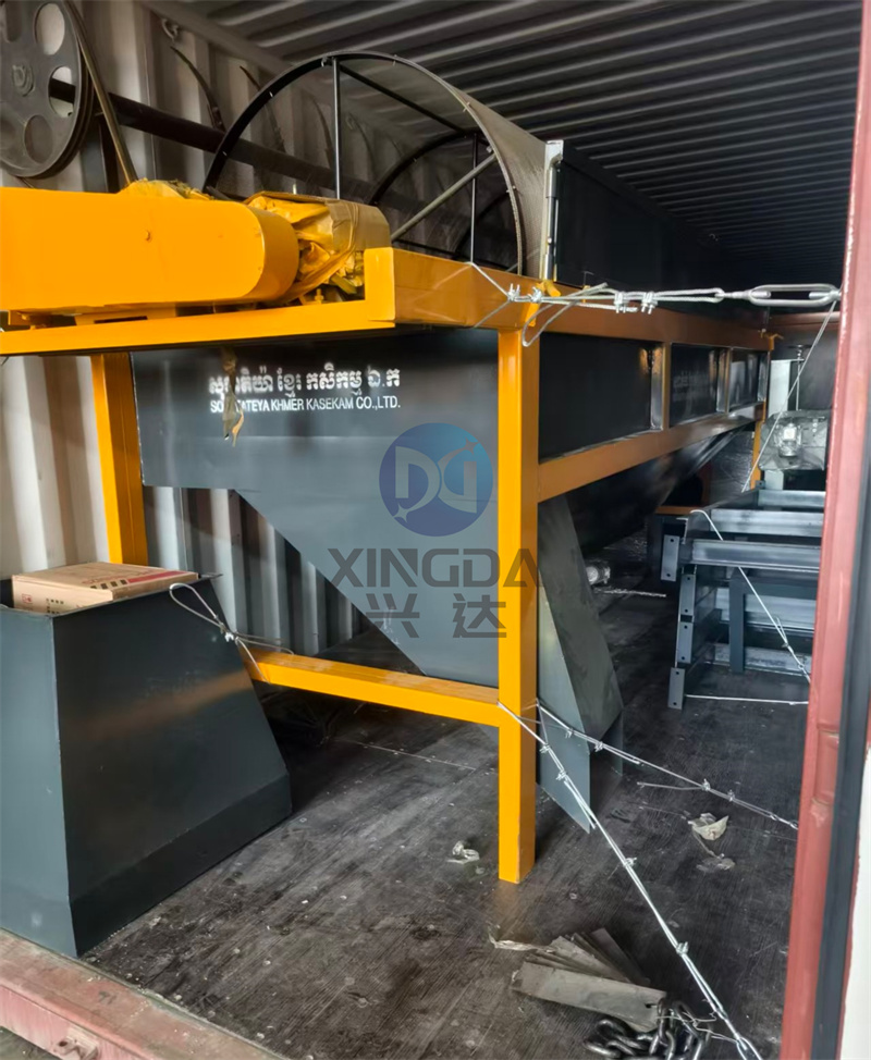 有機(jī)肥篩分設(shè)備出口現(xiàn)場